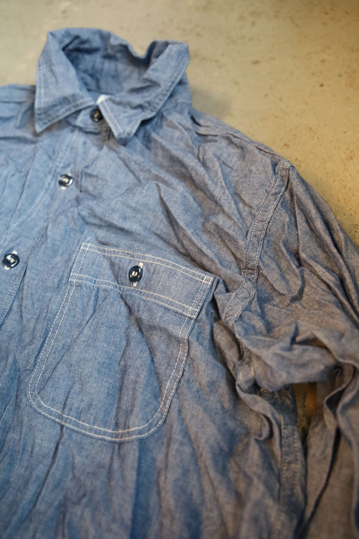 01-8270 RELAX FIT CHAMBRAY WORK SHIRT