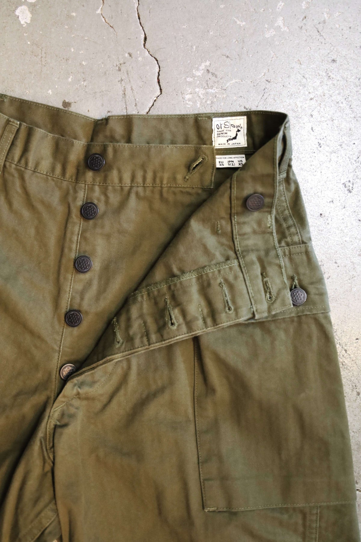 03-7250 U.S ARMY 2 POCKET CARGO SHORTS (76 ARMY GREEN)